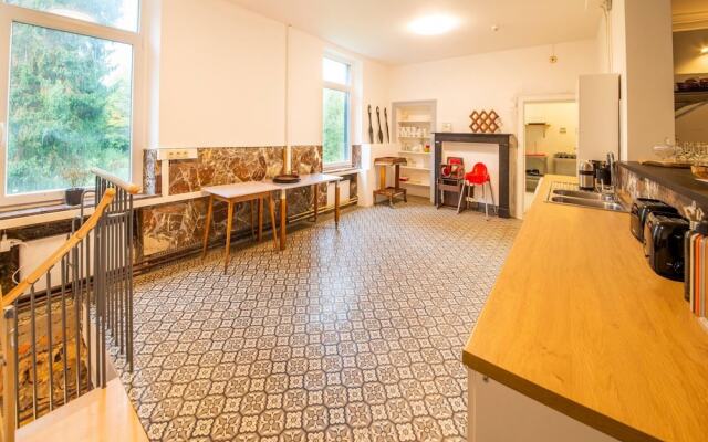 Spacious Holiday Home With 4 Tiny Houses