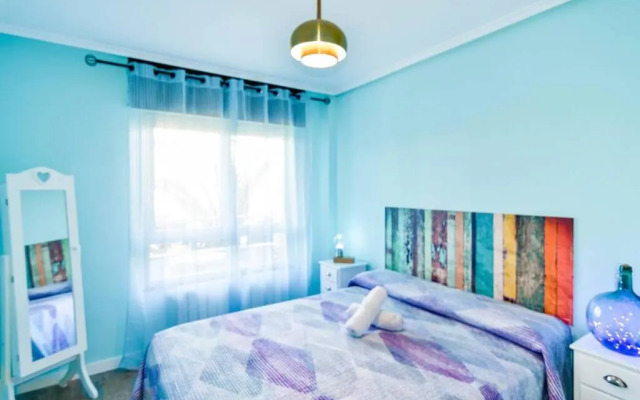 ¡Nuevo! Coqueto y cómodo apartamento con piscina y padel