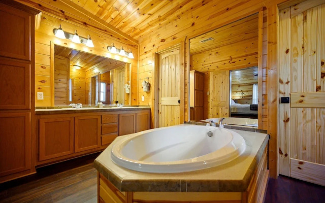 Outlaw Rose Cabin for 8!