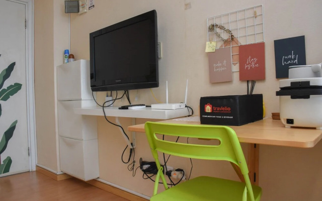 Nice And Warm Studio At Green Pramuka City Apartment