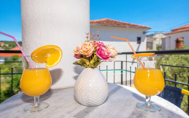 Apartment Ela 220m From the Beach