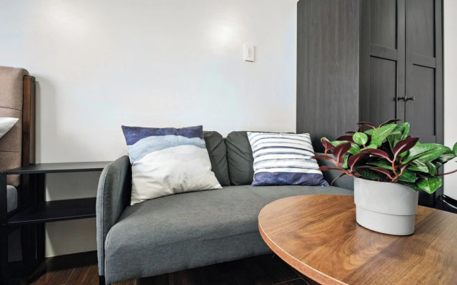 Room-sleek Studio With City Views on the