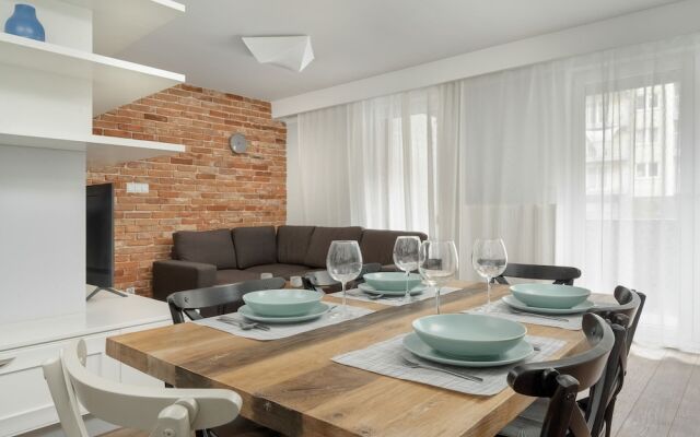 Modern Apartment Terrace by Renters