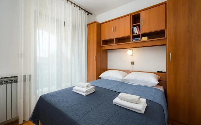 Graceful Apartment With Barbecue Area