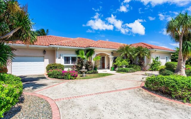Maridadi by Cayman Villas
