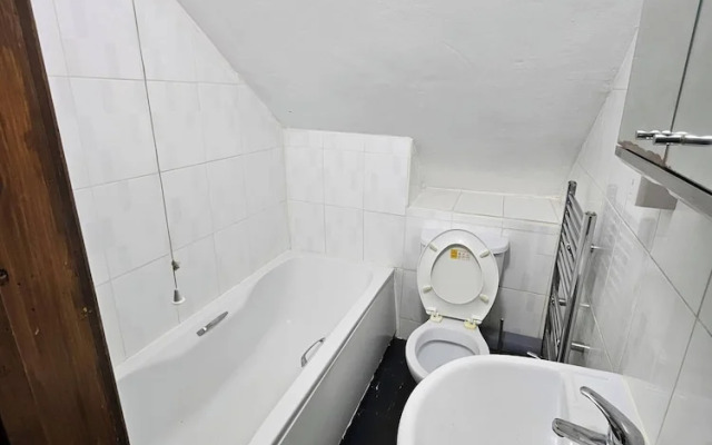 SnoozeDen Wellesley – Near to Slough Station