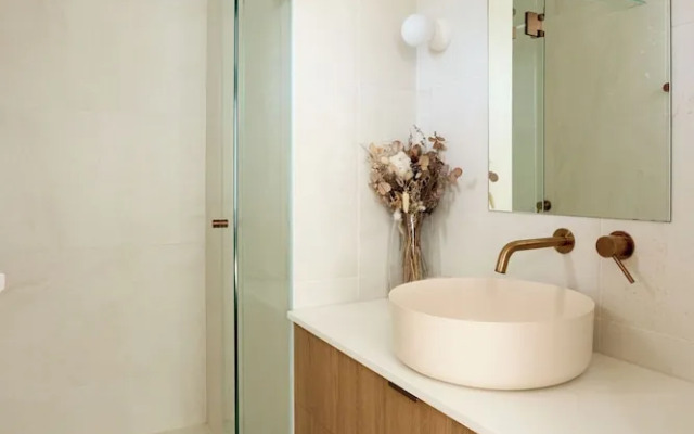 Tugun Retreat - 5BRM Home with Pool