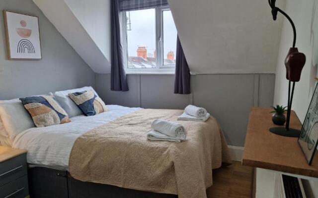 Cosy 1 Bed Apt in Lincoln With Amenities & Parking,