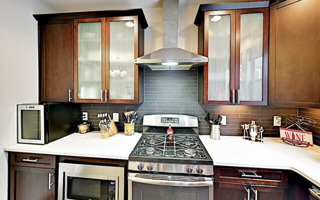Modern WeHo Apt 8 - 3 Br Townhouse