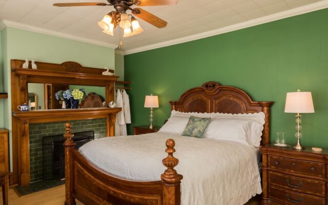 Honeybee Inn Bed & Breakfast