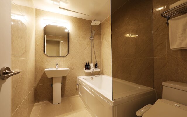 M7 hotel