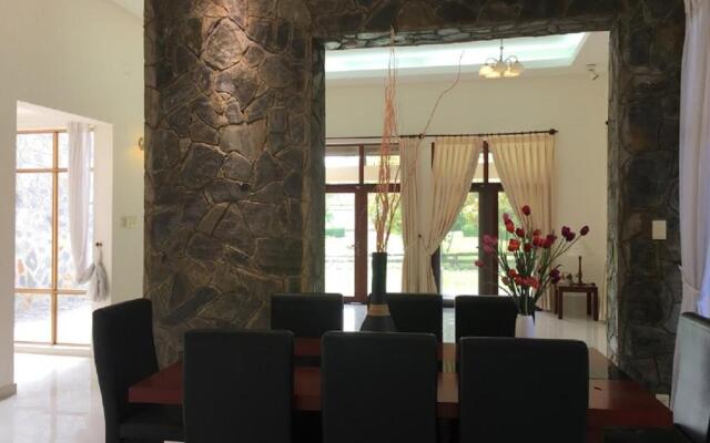 Vietnam Golf - Lake View Villas