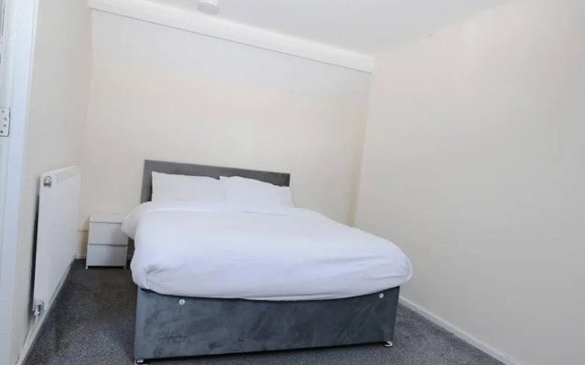Stunning 5-bed House in Newcastle Upon Tyne