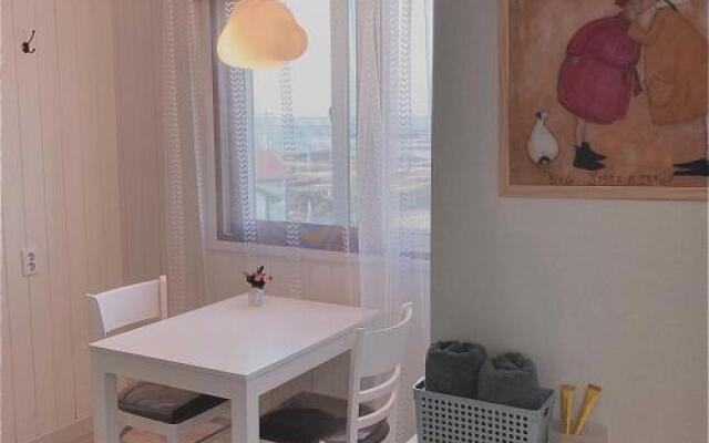 Gurembat House - Blue 101