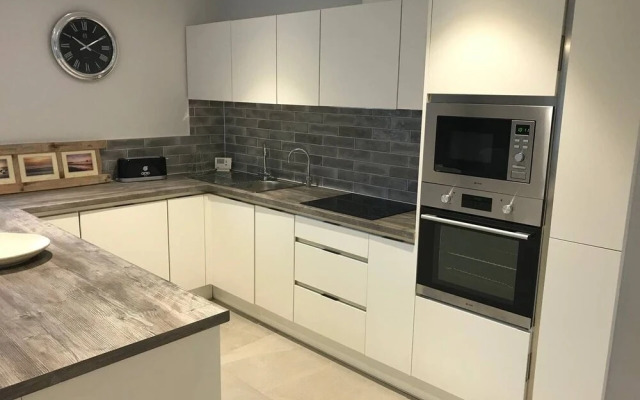High Specification Coach House, Ebford