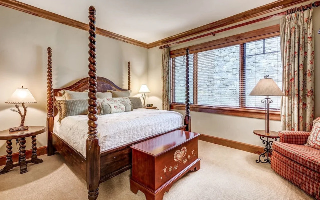 Hummingbird Retreat - Four Bedroom Townhome