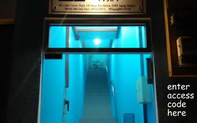 Moon Eleven Hostel Airport Transit - KLIA