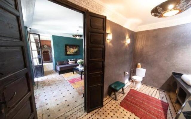 Riad Mur Akush