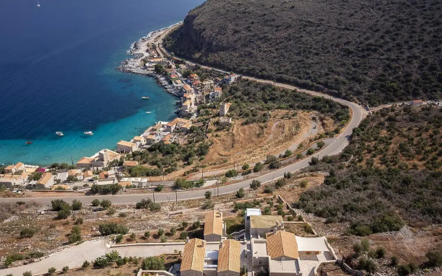 Trapela Limeni Luxury Suites