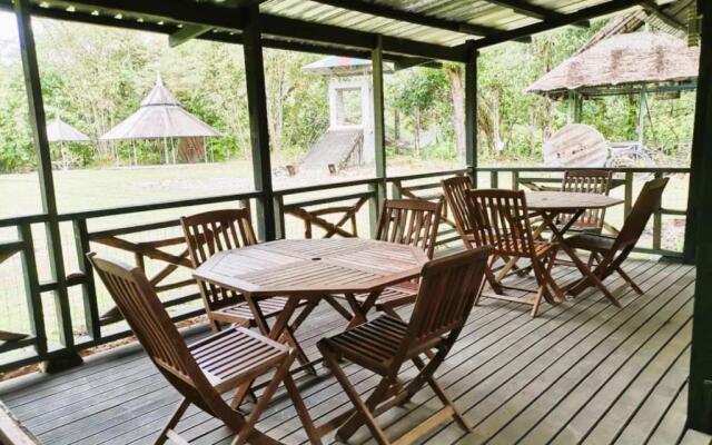 Hotel O Flinstone Lodge