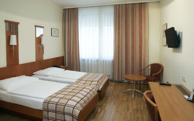 Continental Hotel-Pension