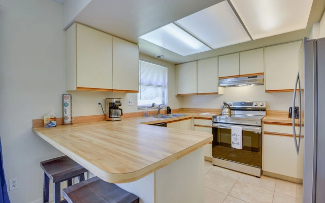 12 Mi to Beach: Home w/ Patio & Yard in Bradenton