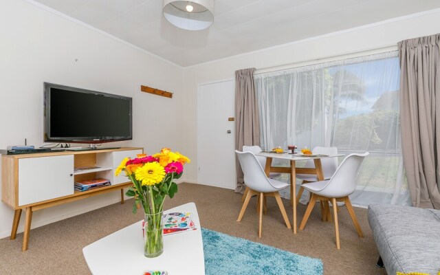 Super 2 bed flat in Remuera