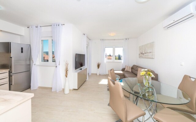 Stunning Apartment in Trogir With 2 Bedrooms and Wifi