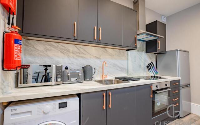 Worcester 1 Bed Apartment With Private Entrance