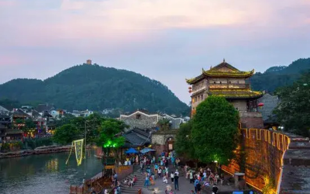 Yuejinge River View Homestay (Fenghuang Ancient City Store)