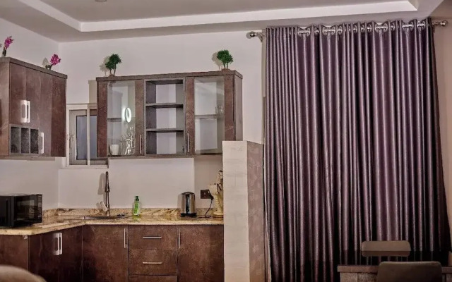 Sarina Suites and Apartments