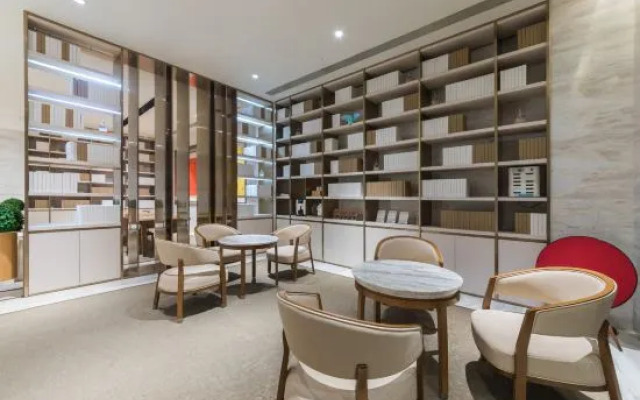 Ji Hotel (Haikou Hongcheng Lake)