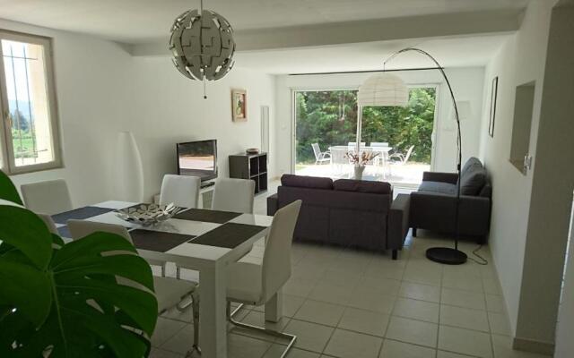 Appart indépendant dans propriété 4000 m2 Luberon