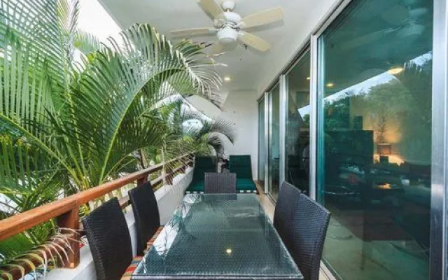 Mujeres Bailando by NAS