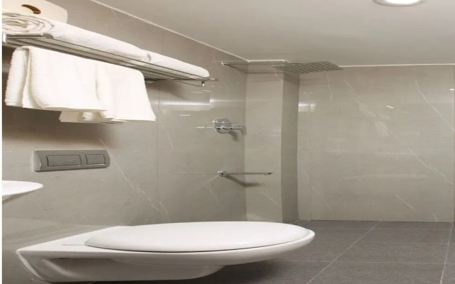 Pearl Mylapore By OYO Rooms