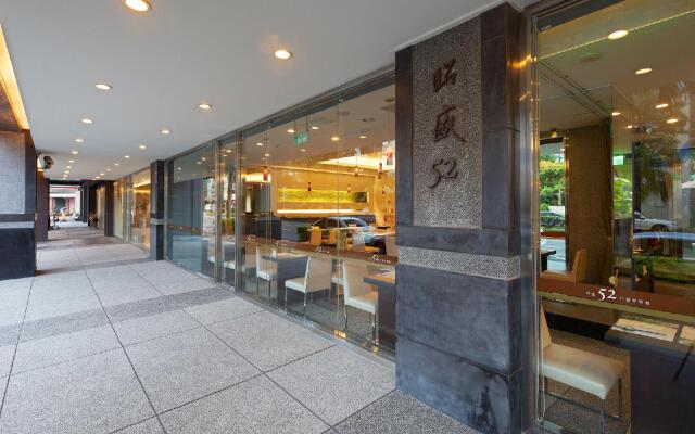 52 Hotel
