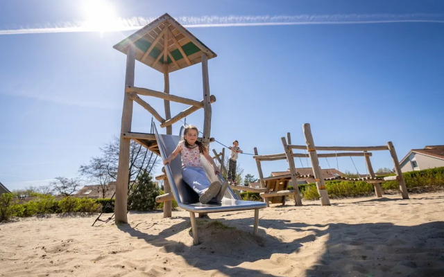 Bungalow in Renesse Near North Sea Beach
