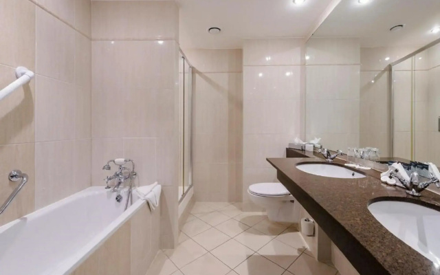 Shearwater Hotel & Spa