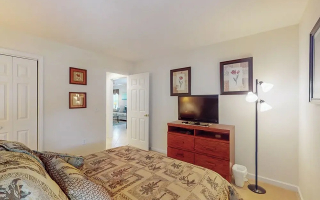 Longs Cozy Haven: Stylish, Accessible Retreat