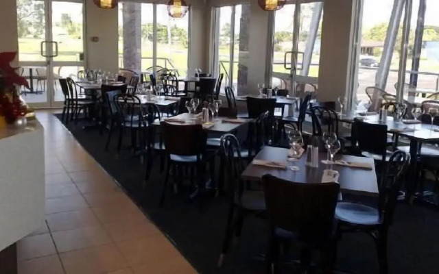 Tropixx Motel & Restaurant