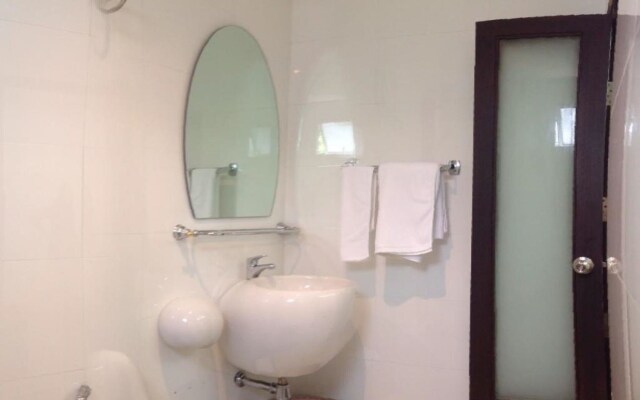 White House Asoke Sukhumvit 18
