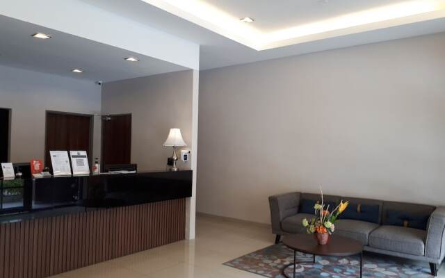 OYO 89443 Lumut Hotel