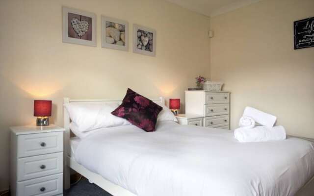1 Bedroom Flat 15 Minutes From City Centre