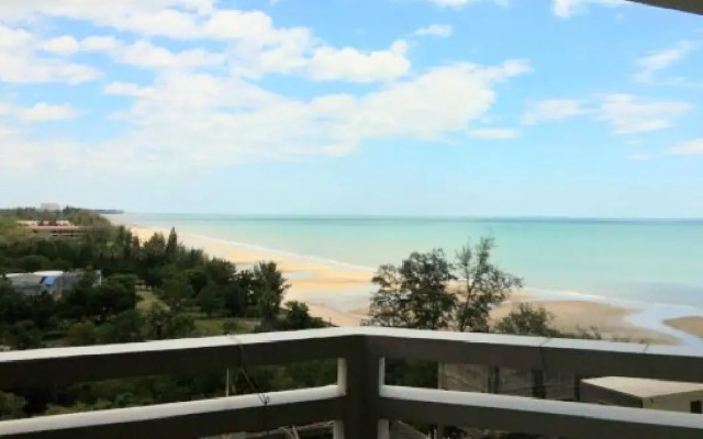 Cha-Am Grand Condotel by Frank