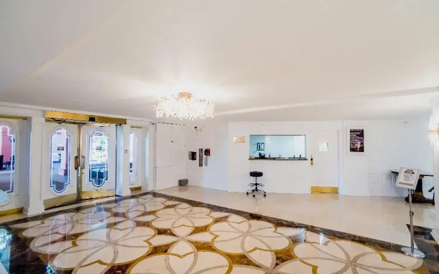 Alexander Hotel