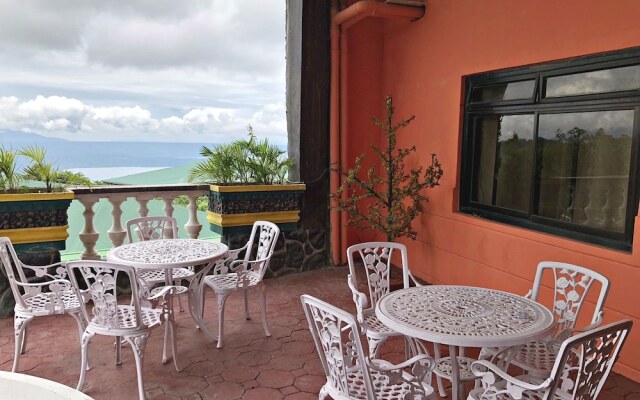 Balai Garcia Tagaytay: Bed and Breakfast In the Sky