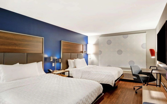 Tru by Hilton Middletown