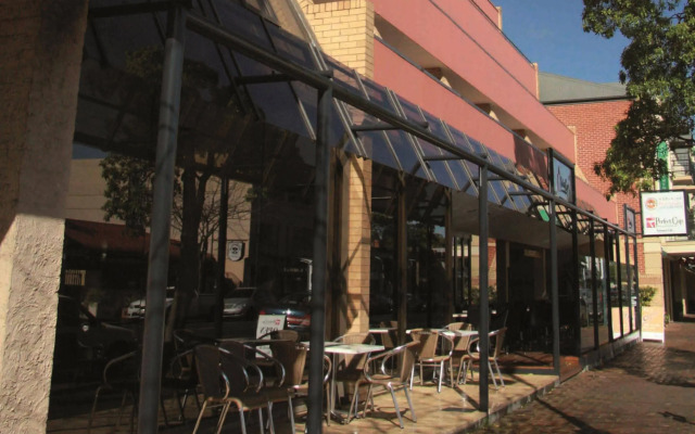 Comfort Hotel Adelaide Meridien