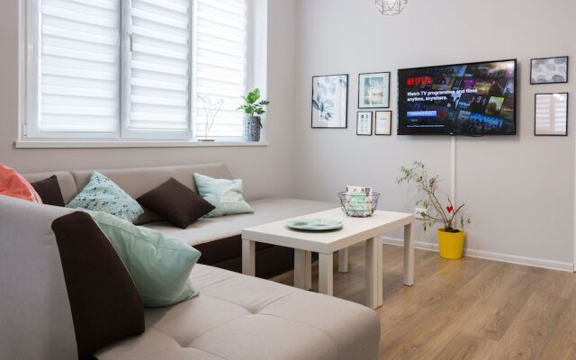 FM Deluxe 2-BDR Apartment - Bright and Cozy