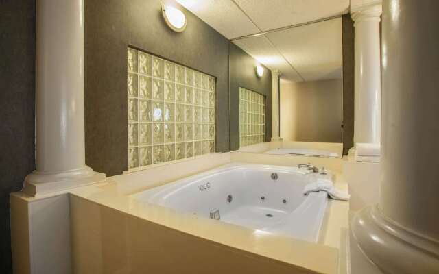 Quality Inn and Suites St Charles - West Chicago